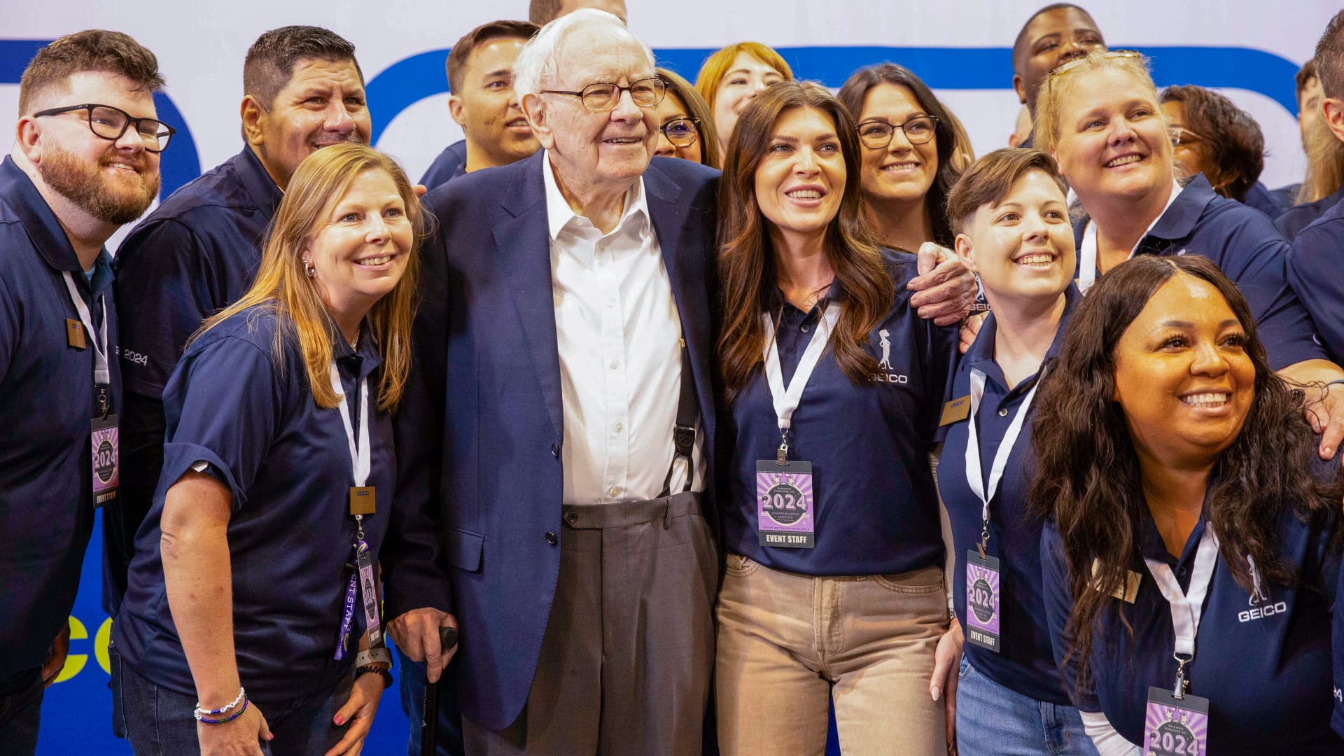 Warren Buffett leads Berkshire Hathaway to new heights at age 94 | Cash Cow Loans
