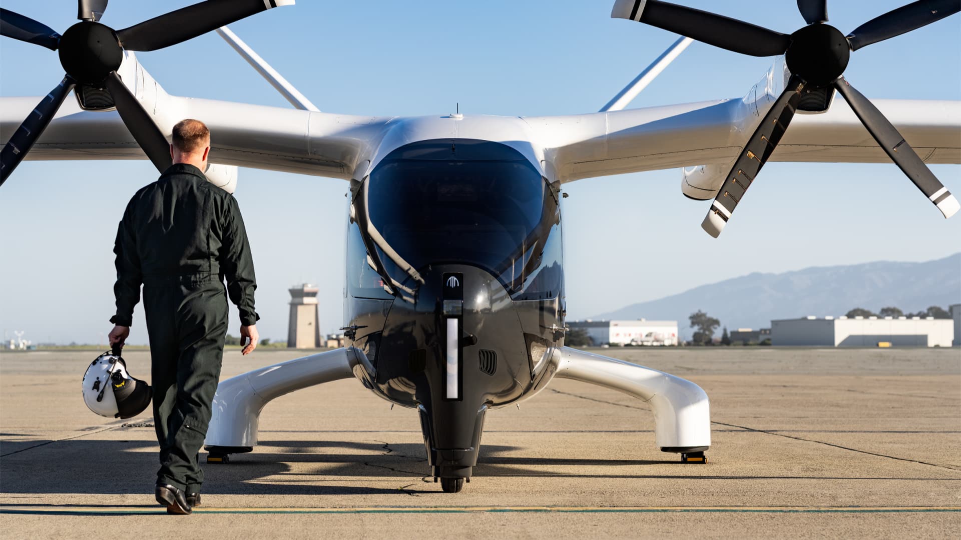 Stocks making the biggest moves midday: XYZ, ACHR, AKAM, GMED | Cash Cow Loans